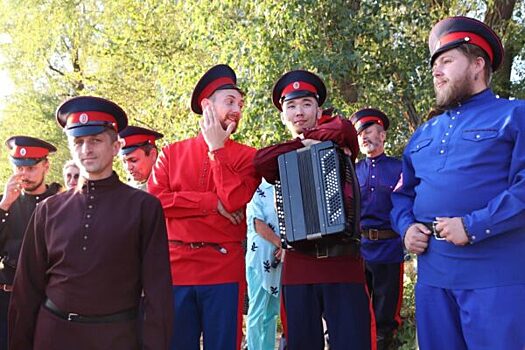 Впервые на Дону под Волгоградом прошел плавучий фестиваль казачьей культуры