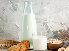 Врач прокомментировала советскую традицию пить кефир на ночь