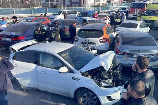 Массовая авария с участием 9 автомобилей произошла в Сочи