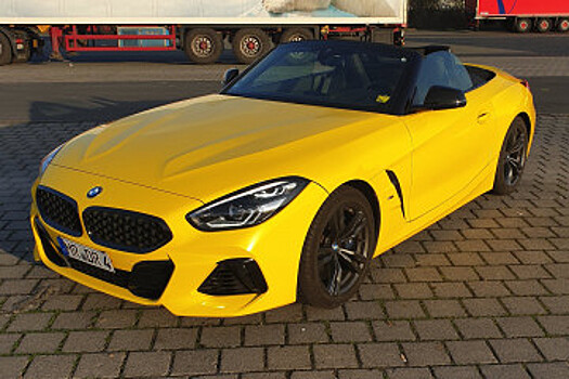 BMW Z4 M40i в пленке Gloss Bright Yellow