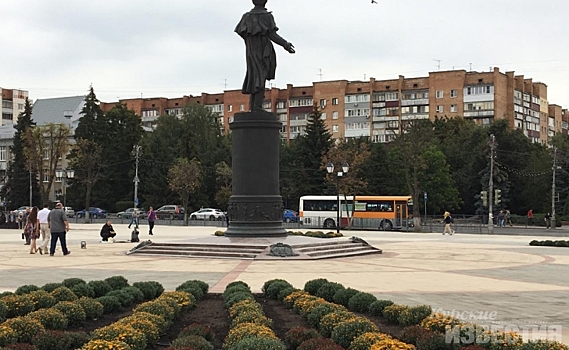 Губернатор Курской области будет принимать работы на Театральной площади