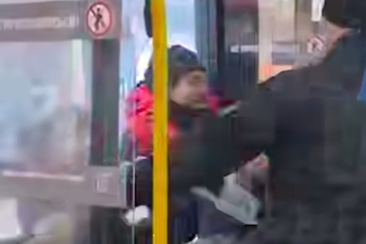 Беременная спровоцировала драку мужчин в троллейбусе