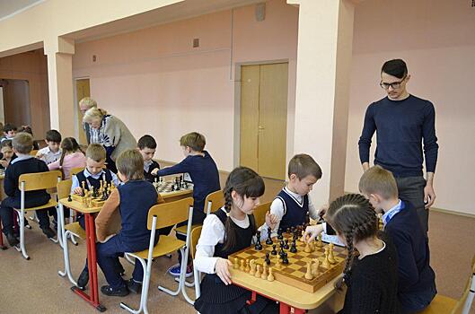 Ученики школы на Михалковской сразились в шахматном турнире