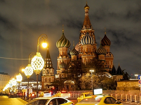 Митрополит: нужно изучить причины появления полумесяцев на храме Василия Блаженного