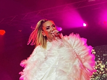 Малахова и Бузову застали за объятиями на презентации ее новой песни