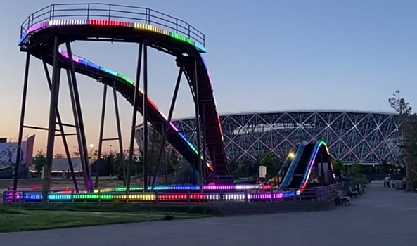 В ЦПКиО Волгограда запустили подсветку аттракциона «Ниагара»