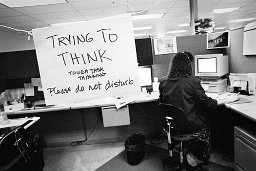 Технологическое рабство: почему одержимость инновациями отвлекает человечество от реальных проблем