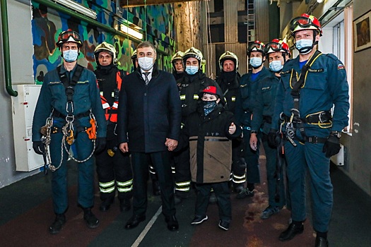 Работники Пожарно-спасательного центра Москвы помогли осуществить новогоднее желание подростка