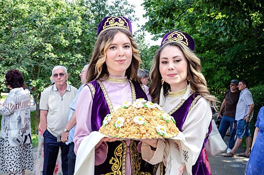 Рустам Минниханов поздравил татарстанцев с Сабантуем