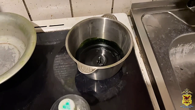 Изготавливавший в своей квартире гашишное масло наркоделец задержан с поличным полицией Забайкалья