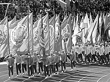 Советские «качки», значки ГТО и хоккейные коробки в каждом дворе: все о спорте в СССР