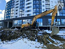 Получил тяжёлые травмы и впал в кому: в Калининграде упавшего в котлован строителя завалило землёй