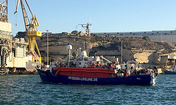 Мальта согласилась принять испанское судно с 11 мигрантами