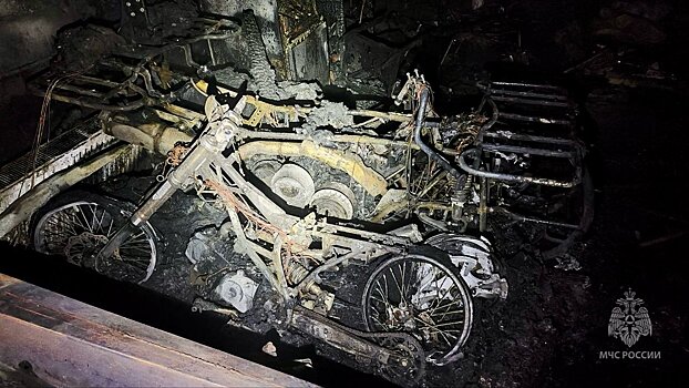 В Воткинске из-за неосторожной сварки сгорел парк техники