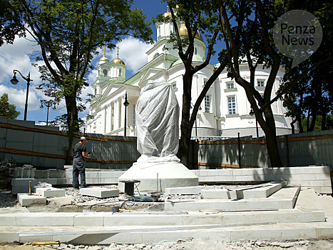 В Пензе начали благоустраивать территорию у памятника Петру и Февронии
