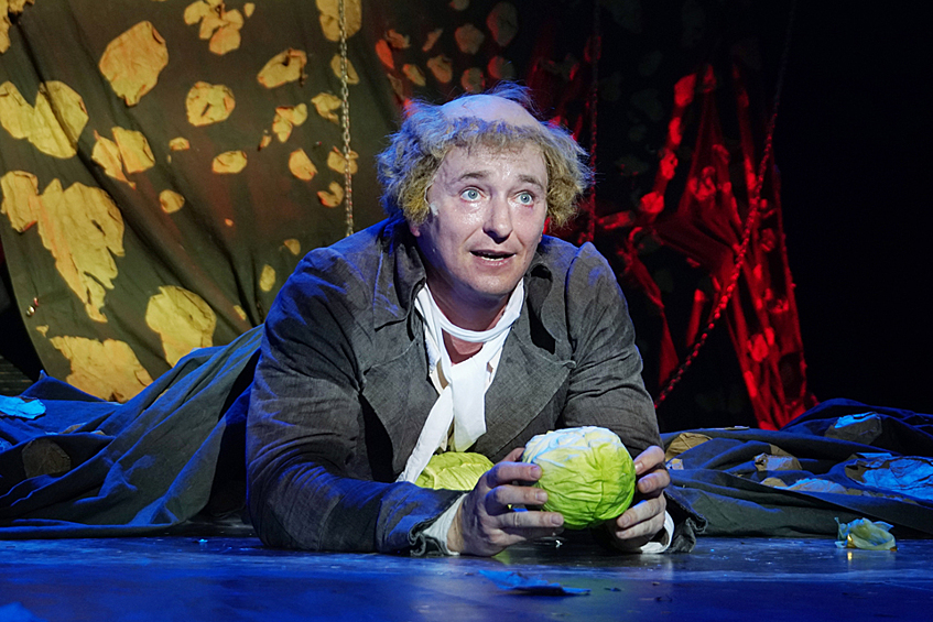 Нельзя не упомянуть об одним из самых драгоценных детищ Сергея  — Московском Губернском театре. В 2013 году Безруков стал там худруком и вскоре после принятия новой должности получил национальную премию за создание «Театра, доступного для всех».