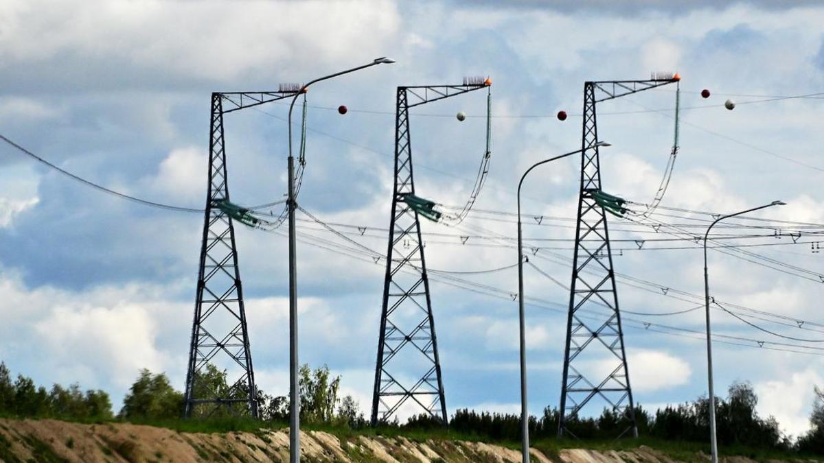 Поставки российской электроэнергии в Китай рухнули