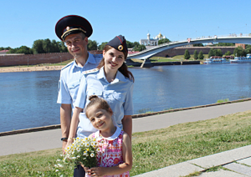 В преддверии Дня семьи, любви и верности свою историю рассказали супруги-полицейские Гавриловы из Новгородской области
