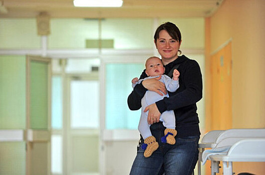 В Петербурге предложили назначать выплаты молодым матерям с 19-летнего возраста