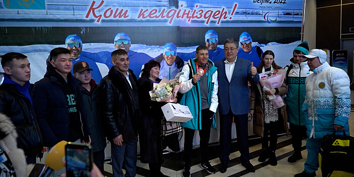Паралимпийскую сборную Казахстана встретили в аэропорту Нур-Султана