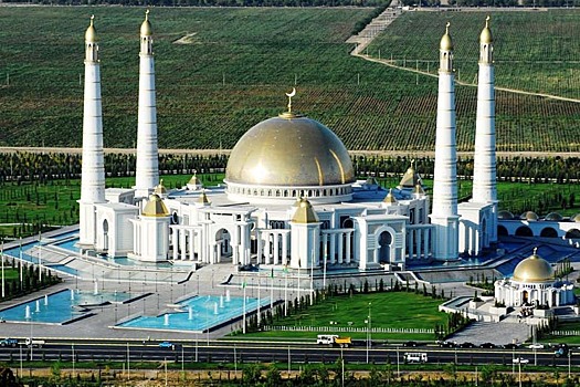 Самую большую мечеть Туркменистана ждет ремонт