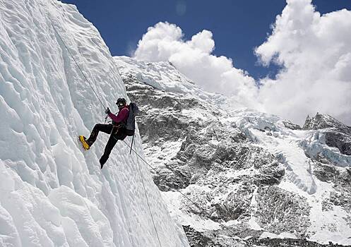 Новость о застрявших на горе в Непале россиянах опровергли