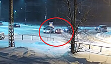 Два автомобиля жестко столкнулись ночью в Петрозаводске