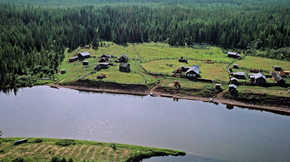 В Иркутской области на реке Лене столкнулись два теплохода