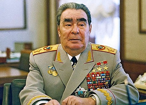 «Орден «Победы» для генсека»: за что Брежневу вручили награду маршала Говорова