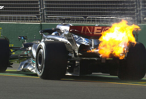 Источник: Mercedes до сих пор не нашла причину проблемы с двигателем Рассела