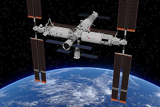 Возвращение астронавтов с космической станции отложено после столкновения корабля с обломками