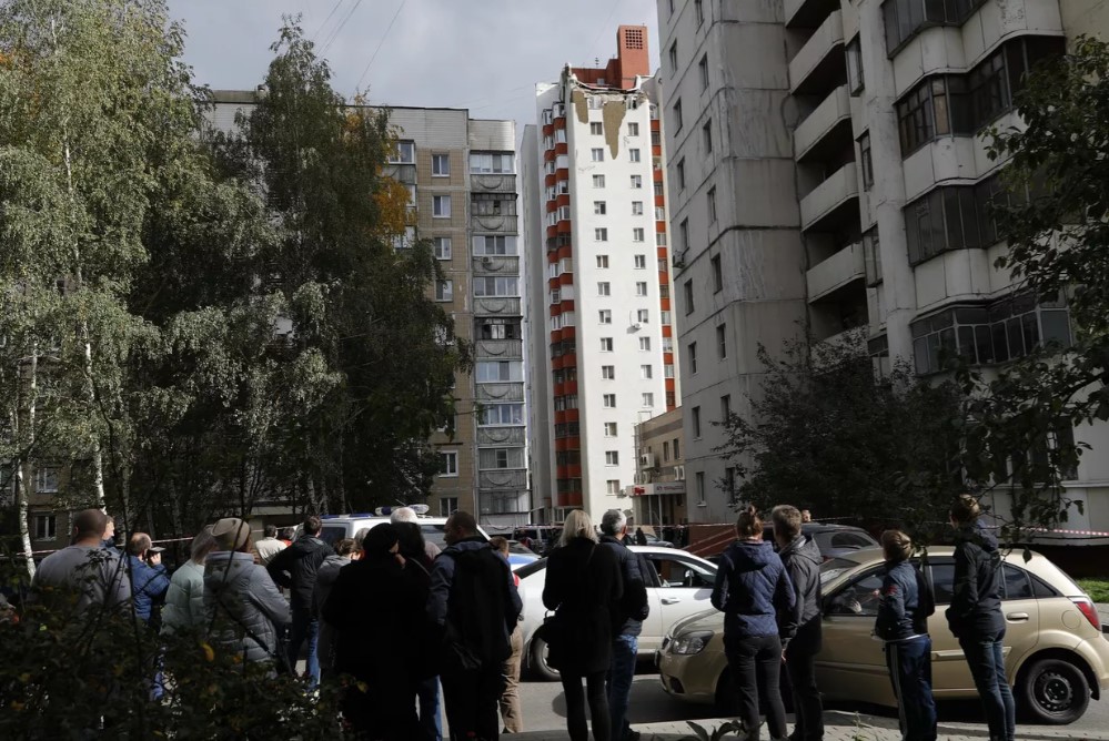 В Белгороде обрушился подъезд многоэтажного дома после обстрела ВСУ