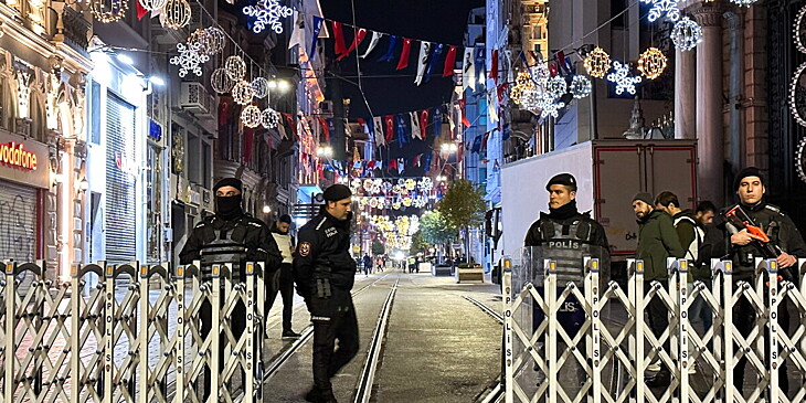 Оставившего бомбу в центре Стамбула допрашивает полиция