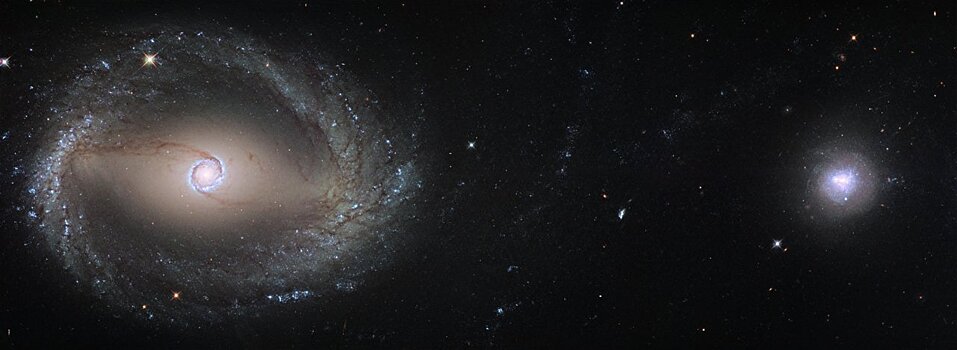 Hubble увидел перетягивающие канат галактики