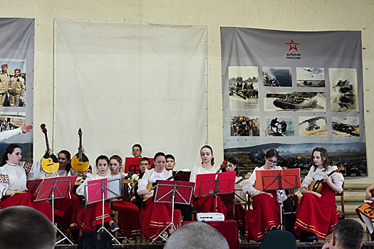 Оркестр народных инструментов выступил для военнослужащих объединения ВКС в Свердловской области