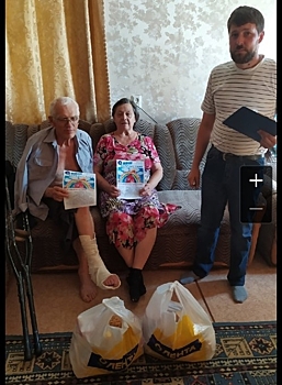 Волонтеры помогли семье волгоградских пенсионеров