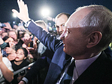 Путин встретился с девочкой, которая расплакалась после его отъезда из Дербента