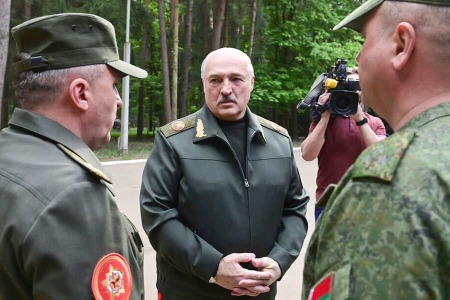 Лукашенко заявил, что Белоруссия готовится к войне