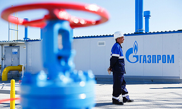Акции «Газпрома» обвалились на треть