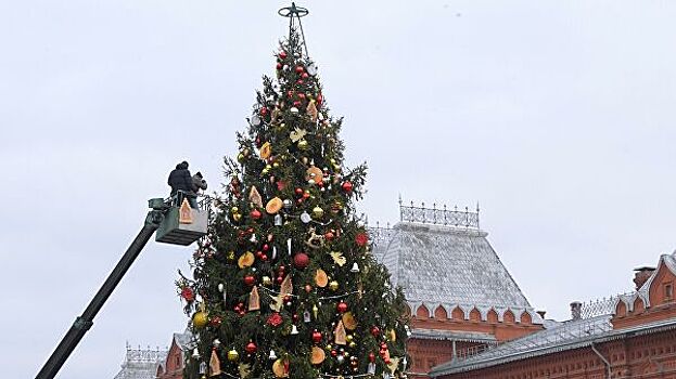 Ель на Манежной площади украсят в русском стиле