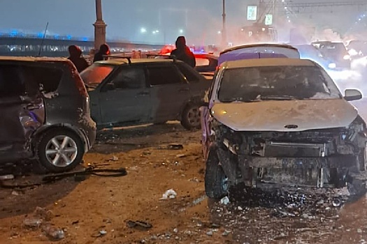 Восемь новосибирцев пострадали в ДТП с пятью автомобилями в мороз