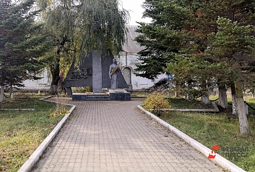В парке 400-летия Красноярска появилась аллея яблонь и рябин