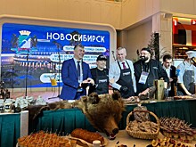 Новосибирский губернатор Травников надел поварской фартук и открыл мастер-класс по сибирской кухне на ВДНХ