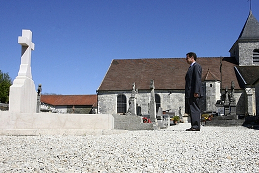 Во Франции могилу де Голля восстановят в ближайшее время
