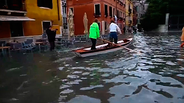 Площадь Святого Марка в Венеции полностью погрузилась под воду: видео