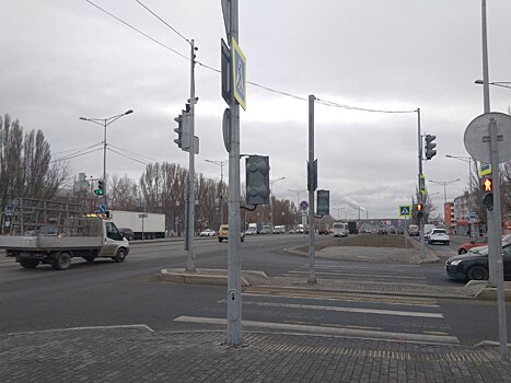 На Мехзаводе увеличат фазу зеленого светофора на пешеходном переходе через Московское шоссе