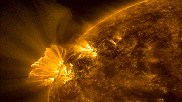 Первая с начала года вспышка высочайшего балла X происходит на Солнце