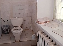 «Все помыто, прибрано»: Миков проверил больницу в Кочёво, где в туалете нашли бланки с данными пациентов