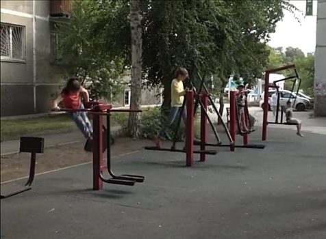 Благоустройство со знаком качества: детские площадки на Киевской улице отремонтируют за счет подрядчика