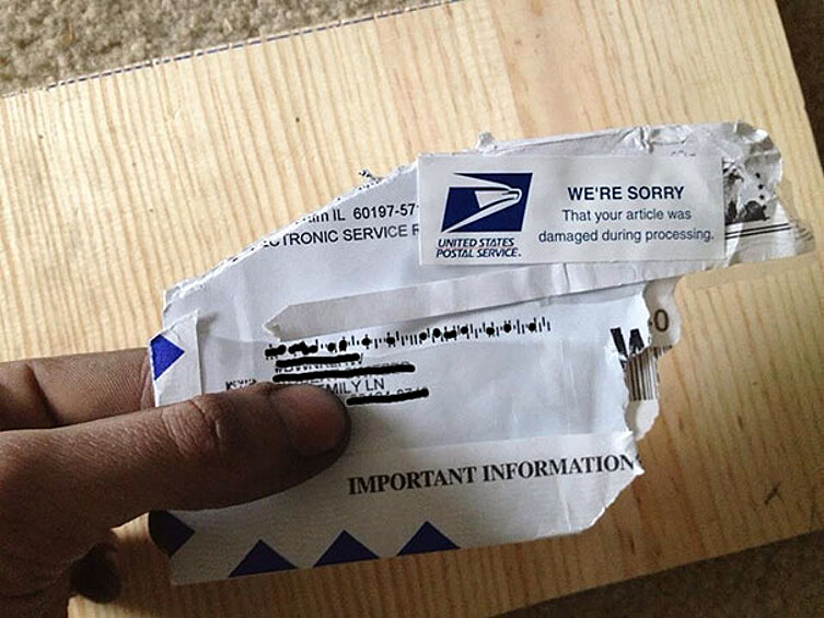 USPS сожалеет, что письмо было повреждено во время обработки почты. Чуть более чем полностью повреждено.  